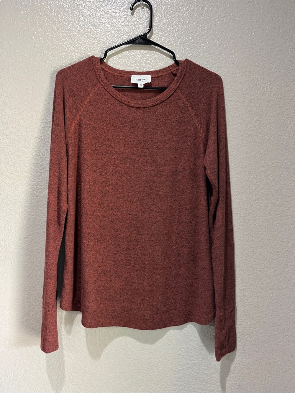 Korye Women's Long-Sleeve Crewneck Top Rust Sz M Casual Boho Active Wear Comfy